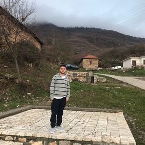 Meet your Posher, Mergim